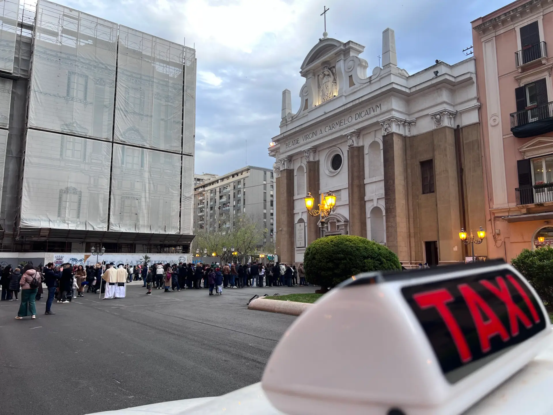 taxi taranto settimana santa.jpg